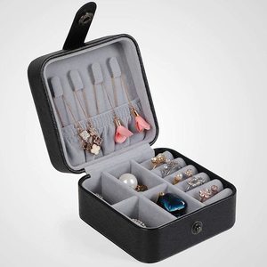 ŠPERKY Úložný box - malá rakva elegantná čierna JBC147BKV1 (BLACK WEEK) small 4