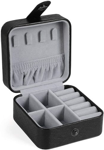 Skontrolujte ŠPERKY Úložný box - malá rakva elegantná čierna JBC147BKV1 (BLACK WEEK)