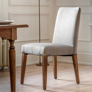 Jedálenská stolička Gallery Direct Highgrove 2 ks holubičia sivá zamatová dubové nohy small 1