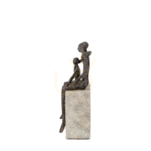Socha rodiny The Three of Us Gallery Direct sivá/čierna polyresin 23x10x25 cm small 2