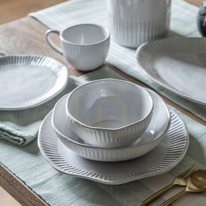 Súprava 4 porcelánových tanierov Gallery Direct organický tvar 28 cm prírodná small 1