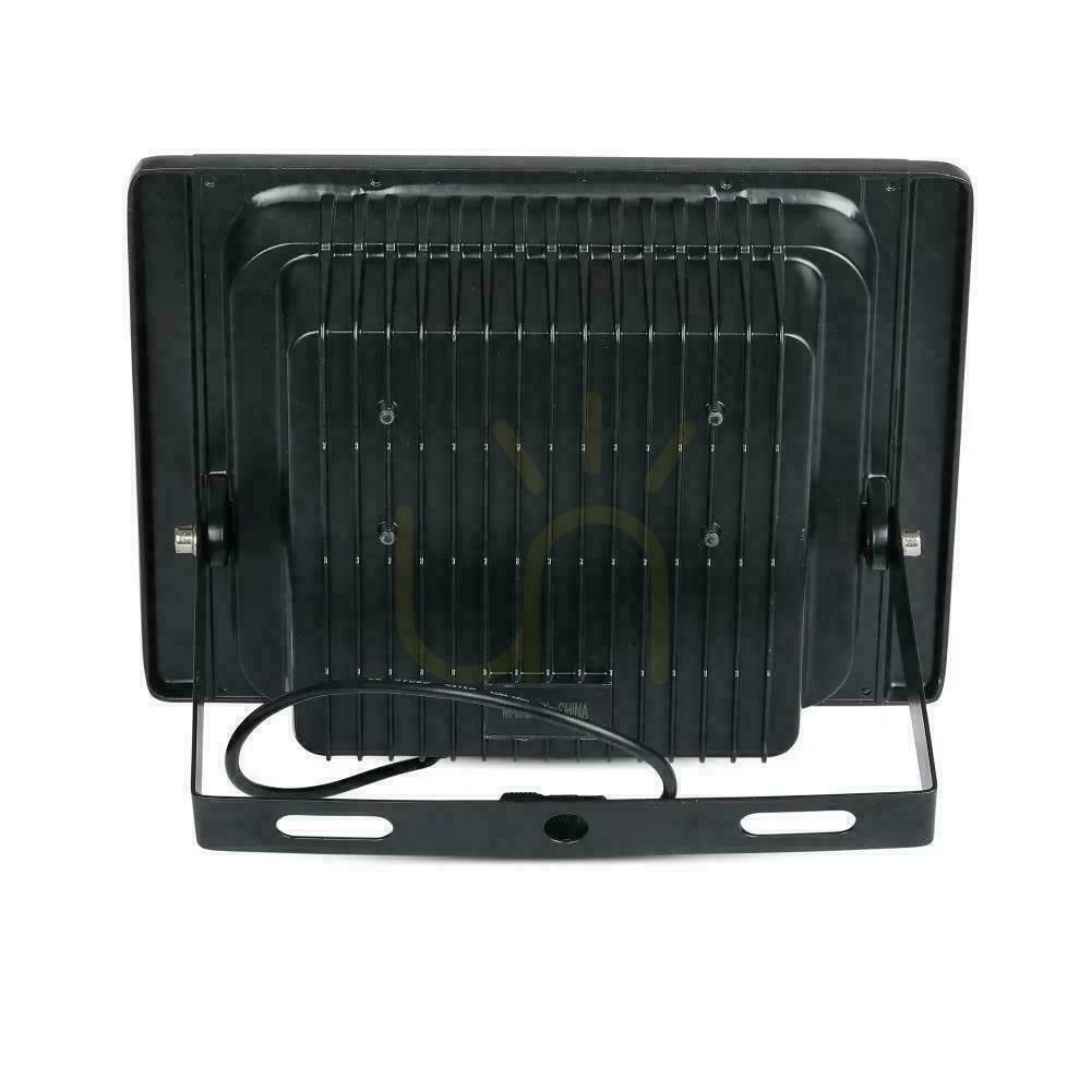 vyhliadka V-TAC Solárny LED projektor 16W čierny IP65, diaľkové ovládanie, časovač VT-40W 4000K 1050lm V-TAC Solárny LED projektor 16W čierny IP65, diaľkové ovládanie, časovač VT-40W 4000K 1050lm