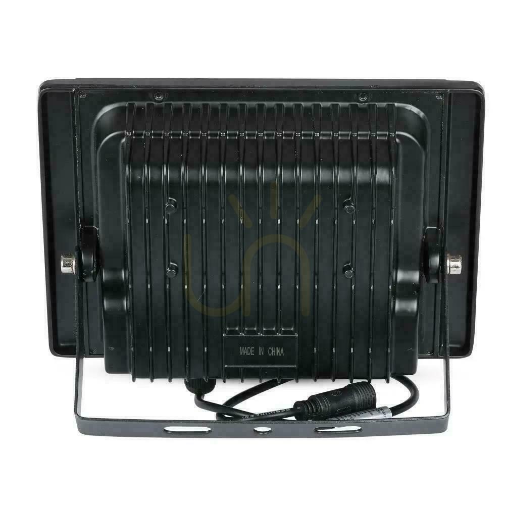 vyhliadka V-TAC Solárny LED projektor 12W čierny IP65, diaľkové ovládanie, časovač VT-25W 6000K 550lm V-TAC Solárny LED projektor 12W čierny IP65, diaľkové ovládanie, časovač VT-25W 6000K 550lm