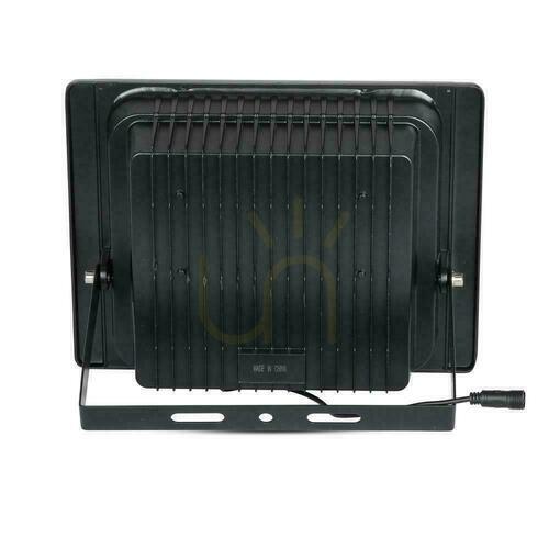 Skontrolujte V-TAC 35W solárny LED projektor čierny IP65, diaľkové ovládanie, časovač VT-100W 6000K 2450lm