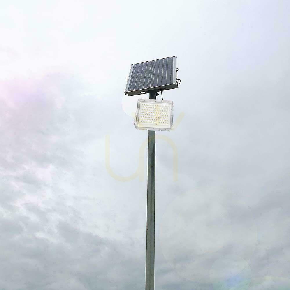 vyhliadka V-TAC 20W solárny LED projektor s diaľkovým ovládaním, AUTO, časovač, IP65 biely VT-180W-W 6400K 1800lm V-TAC 20W solárny LED projektor s diaľkovým ovládaním, AUTO, časovač, IP65 biely VT-180W-W 6400K 1800lm