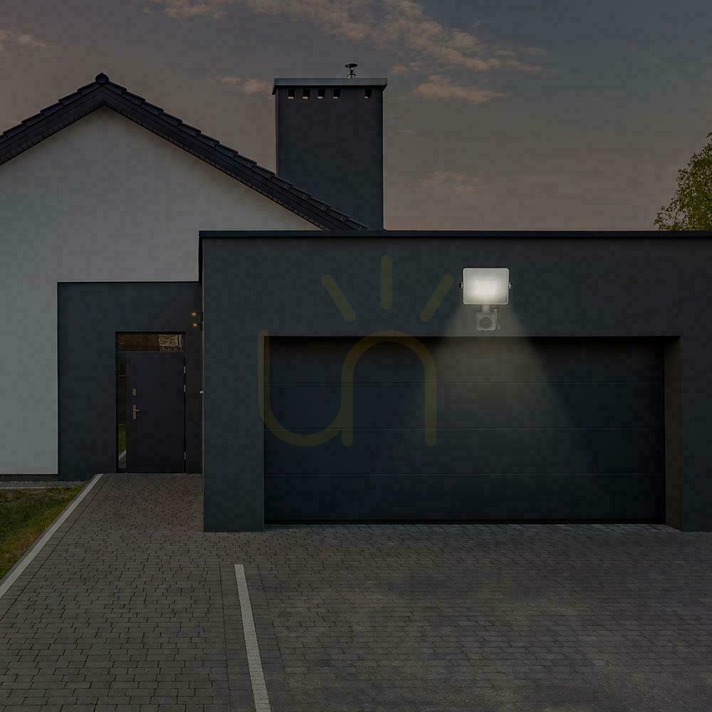 Šou LED projektor V-TAC 50W SAMSUNG CHIP Senzor pohybu s funkciou vypnutia biely VT-50-S-W 3000K 4000lm 5 rokov záruka LED projektor V-TAC 50W SAMSUNG CHIP Senzor pohybu s funkciou vypnutia biely VT-50-S-W 3000K 4000lm 5 rokov záruka
