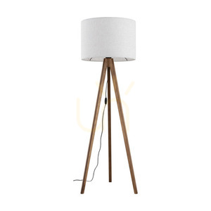 Veľká orechová stojaca lampa small 0