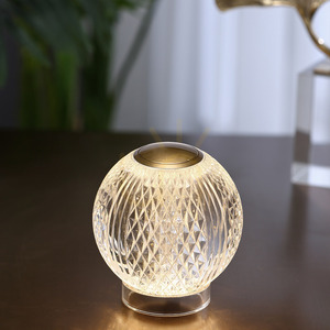 MARNI malá LED stolová lampa - Prírodná mosadz QUINTIESSE small 6