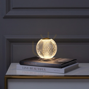 MARNI malá LED stolová lampa - Prírodná mosadz QUINTIESSE small 7