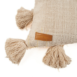 Obliečka na vankúš so strapcami Bazar Bizar The Nomad Tassel, krémová, 35 × 60 cm small 2