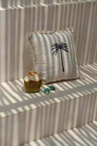 Skontrolujte Obliečka na vankúš Gili Palm 50x50 cm prírodná čierna