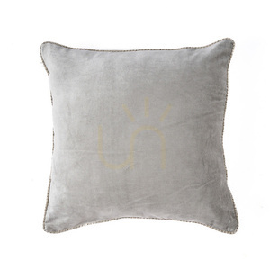 Obliečka na vankúš Velvet Crush sivá 50x50 cm small 2
