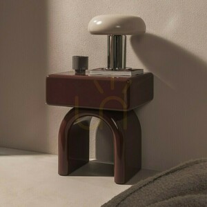 Nočný stolík LUSH so zásuvkou, bordó-hnedý, s vysokým leskom, s oblúkovitým tvarom od Nova Nook 1 Nočný stolík LUSH so zásuvkou, bordó-hnedý, s vysokým leskom, s oblúkovitým tvarom od Nova Nook small 1