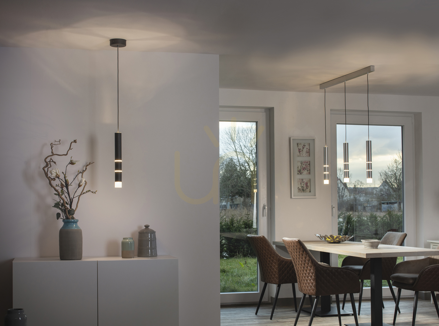Šou PURE-VEGA 2211-18 Čierne závesné svietidlo so 4 LED diódami PURE-VEGA 2211-18 Čierne závesné svietidlo so 4 LED diódami