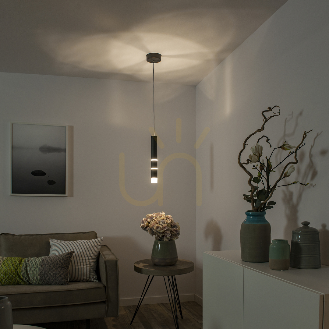 Šou PURE-VEGA 2211-18 Čierne závesné svietidlo so 4 LED diódami PURE-VEGA 2211-18 Čierne závesné svietidlo so 4 LED diódami
