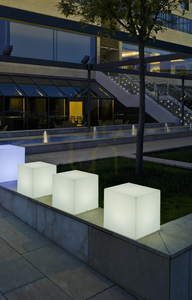 CUBY 3186 Biely záhradný stôl, 1xLED 3 CUBY 3186 Biely záhradný stôl, 1xLED small 3