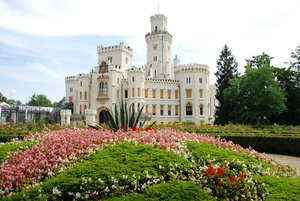 Hluboká nad Vltavou - najkrajší palác Českej republiky, fototapeta do obývačky, biela, kvety, zeleň small 0