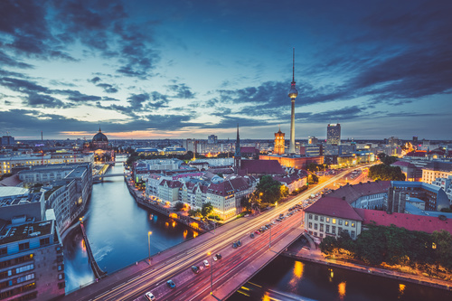 Skontrolujte Fototapeta Berlín, letecký pohľad na mesto, súmrak, svetelné akcenty